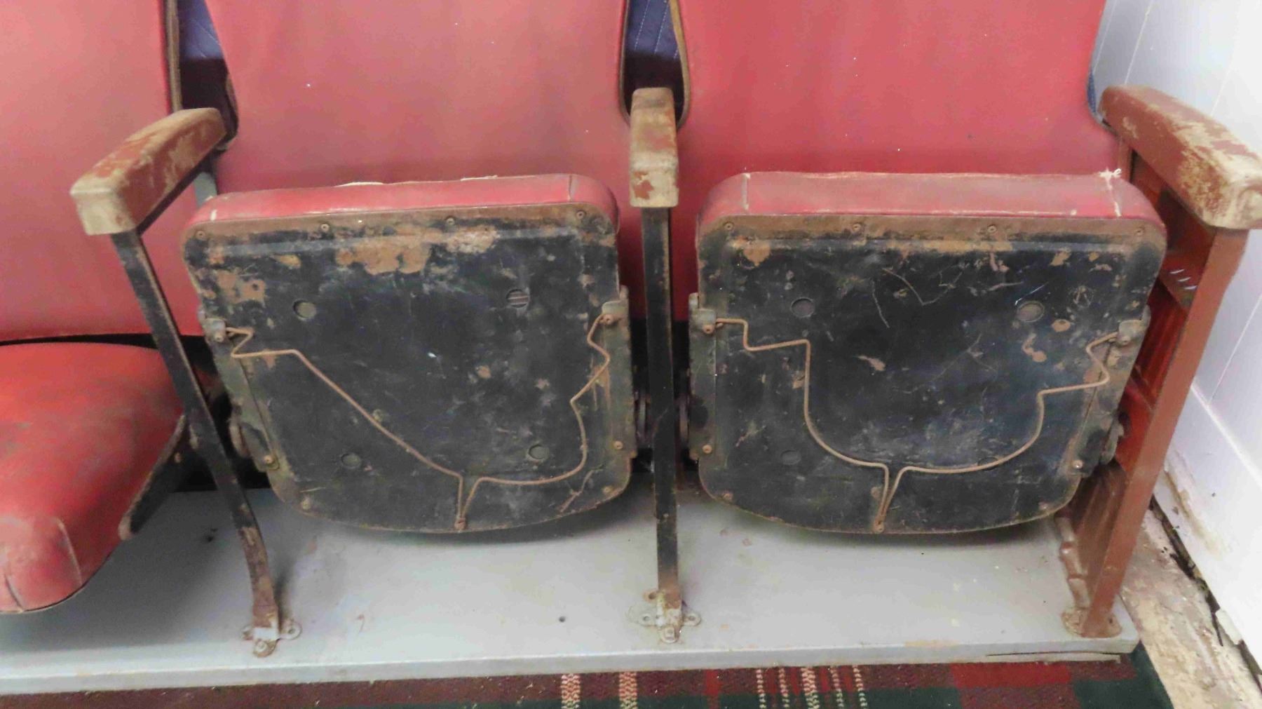 Old Rae Seat Set of 4 Old Theatre Seats 82'' Wide
