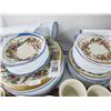 Image 2 : Lenox Christmas China Set