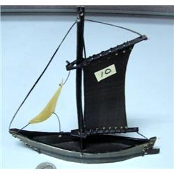 7-1/2" baleen boat with one white sail by Harvey Mongoy done in 1990 (2)