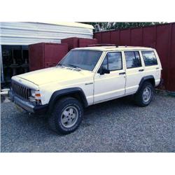 1987 Jeep Cherokee 240 CL-white, new starter, new track bar, new battery, 239895 miles, 4 extra tire