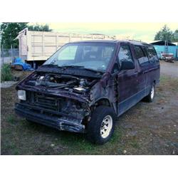 Ford Aerostar van, purple, wrecked in front (8000)