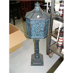 Cast iron mailbox with key and bronze finish 45" tall (500)