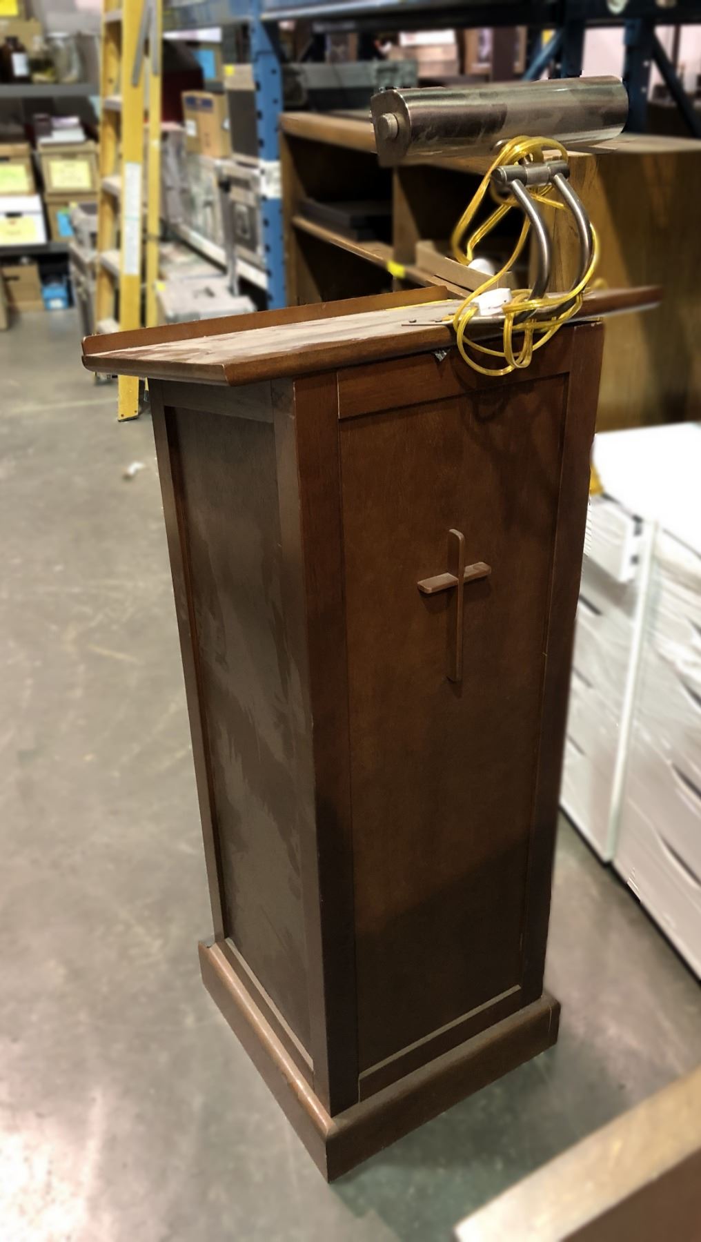 Wood stand-up floor church podium lectern w/ lamp - approx 20