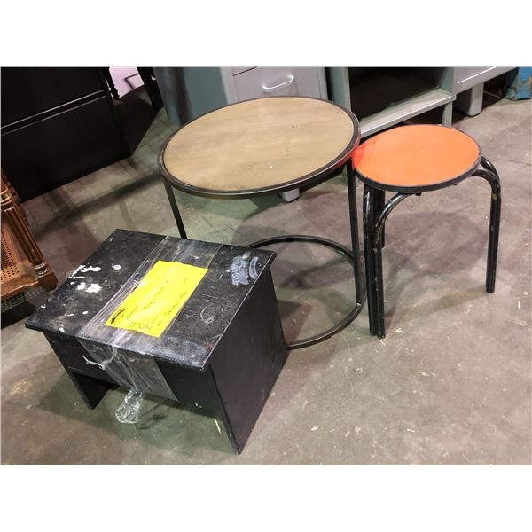 Group of 5 assorted small furnitures - includes 2 orange stools/2 round side tables/1 low black stoo