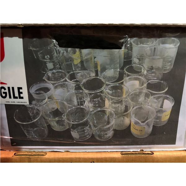 Box full of laboratory glassware - includes assorted sized graduated glass beakers