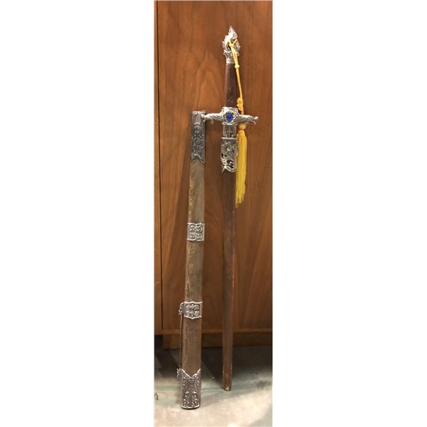 TOMAHAWK - decorative sword w/ 2 wooden scabbards