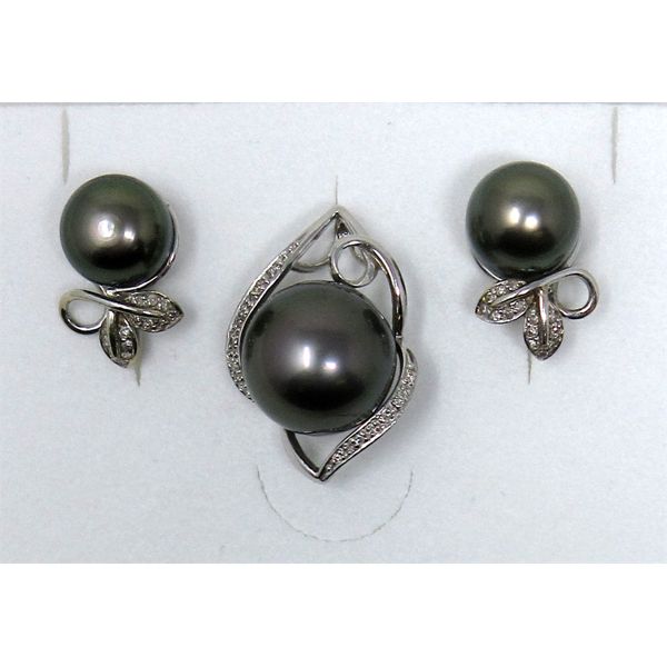 14 K White Gold Tahitian Pearl & Diamond Earrings & Pendant Set