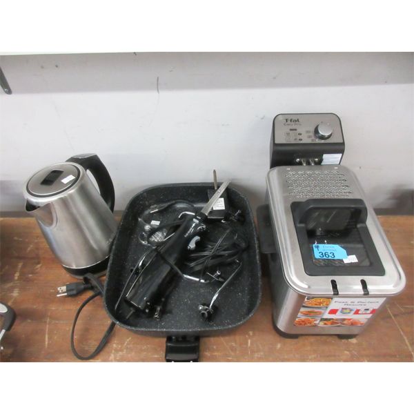 4 Assorted Small Kitchen Appliances 