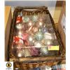 Image 1 : BASKET OF CHRISTMAS ORNAMENTS