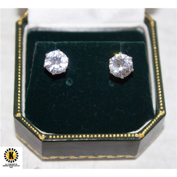 ESTATE SOLITAIRE EARRINGS IN BOX