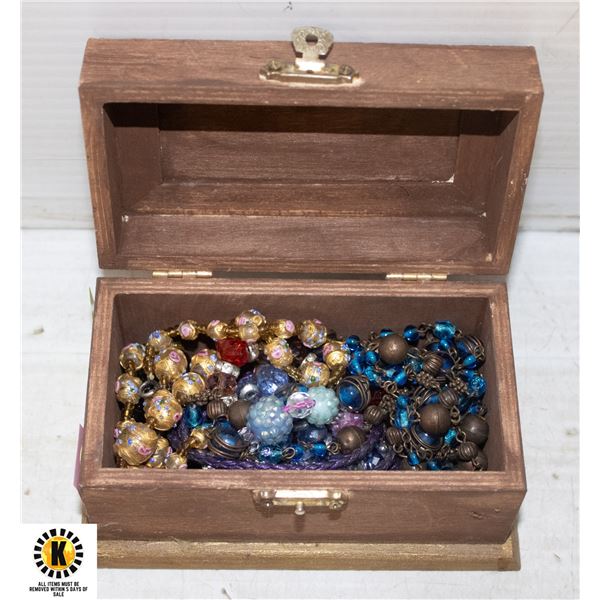 TREASURE CHEST WITH MURANO GLASS NECKLACE, GLASS