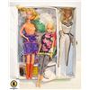 Image 1 : VINTAGE ESTATE BARBIES WITH CASE AND CLOTHES