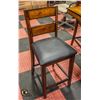 Image 2 : SQUARE BAR HEIGHT TABLE WITH 4 STOOLS H-36"