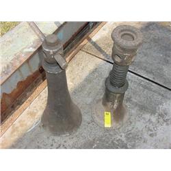 Lot/2 Jacks