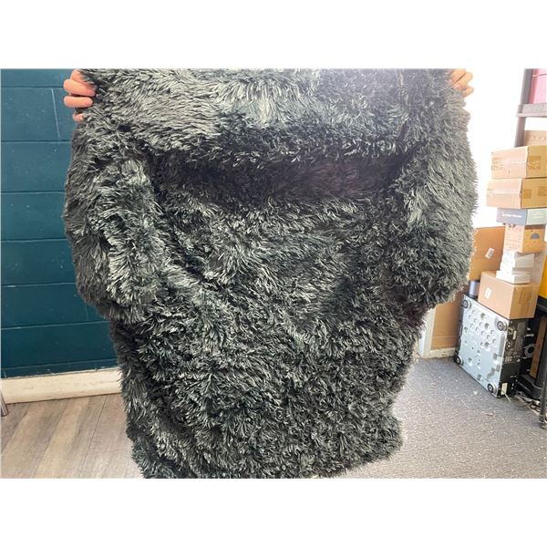 Lot of 1 Fuzzy/Shaggy Fluffy Pet Bed - Black
