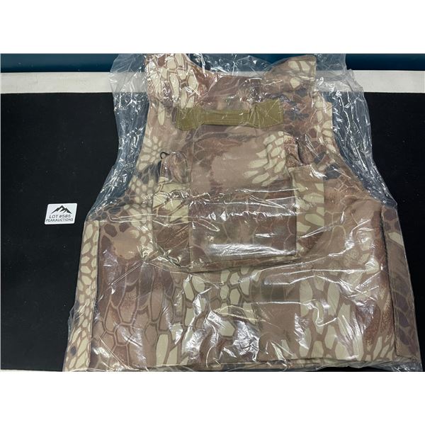 Lot of 1 Youth Camoflauge Tactical Style Vest - 17 in length x 30 waist