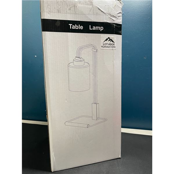 Lot of 1 Table Lamp