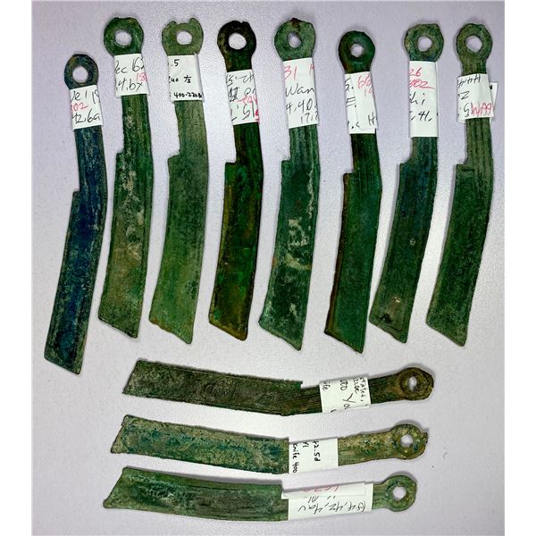 WARRING STATES: State of Yan, ca. 400-220 BC, LOT of 11 AE knife money, EF