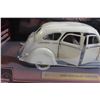Image 2 : Charlestown Collectibles 1936 Chrysler Airflow Die Cast - 1/18, Damaged