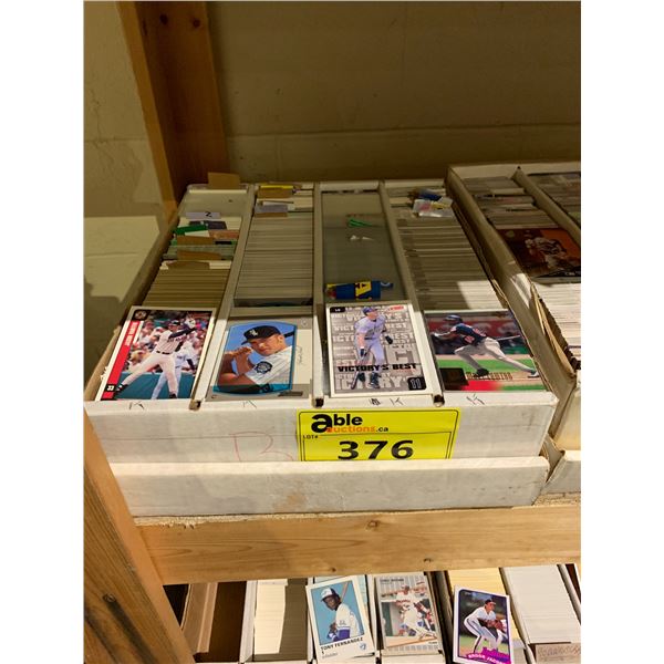 BOX OF ASSORTED BASEBALL CARDS