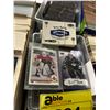 Image 2 : LOT OF ASSORTED SPORTS CARDS