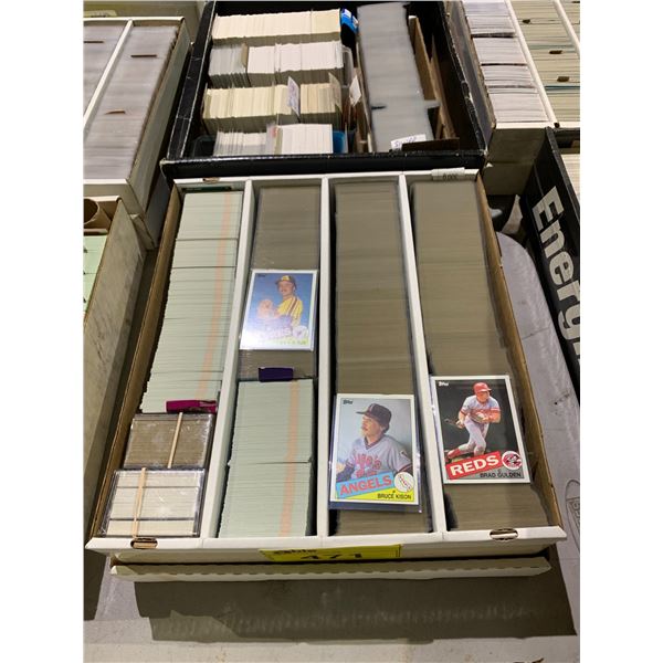 BOX OF ASSORTED BASEBALL CARDS