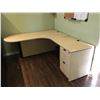 Image 2 : 2PCS. CONTEMPORARY OFFICE DESK, MEMO BOARD AND CORNER WALL MOUNT SHELF