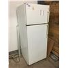 Image 1 : WHITE GE 2 DOOR APARTMENT SIZE FRIDGE