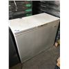 Image 1 : FRIGIDAIRE APARTMENT SIZE FREEZER (WHITE) FULL OF BREWERY ORGANIC HOPS & JUICE