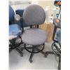 Image 8 : Qty 5 Rolling Office Chairs - Some w/ Arms, Misc Conditions