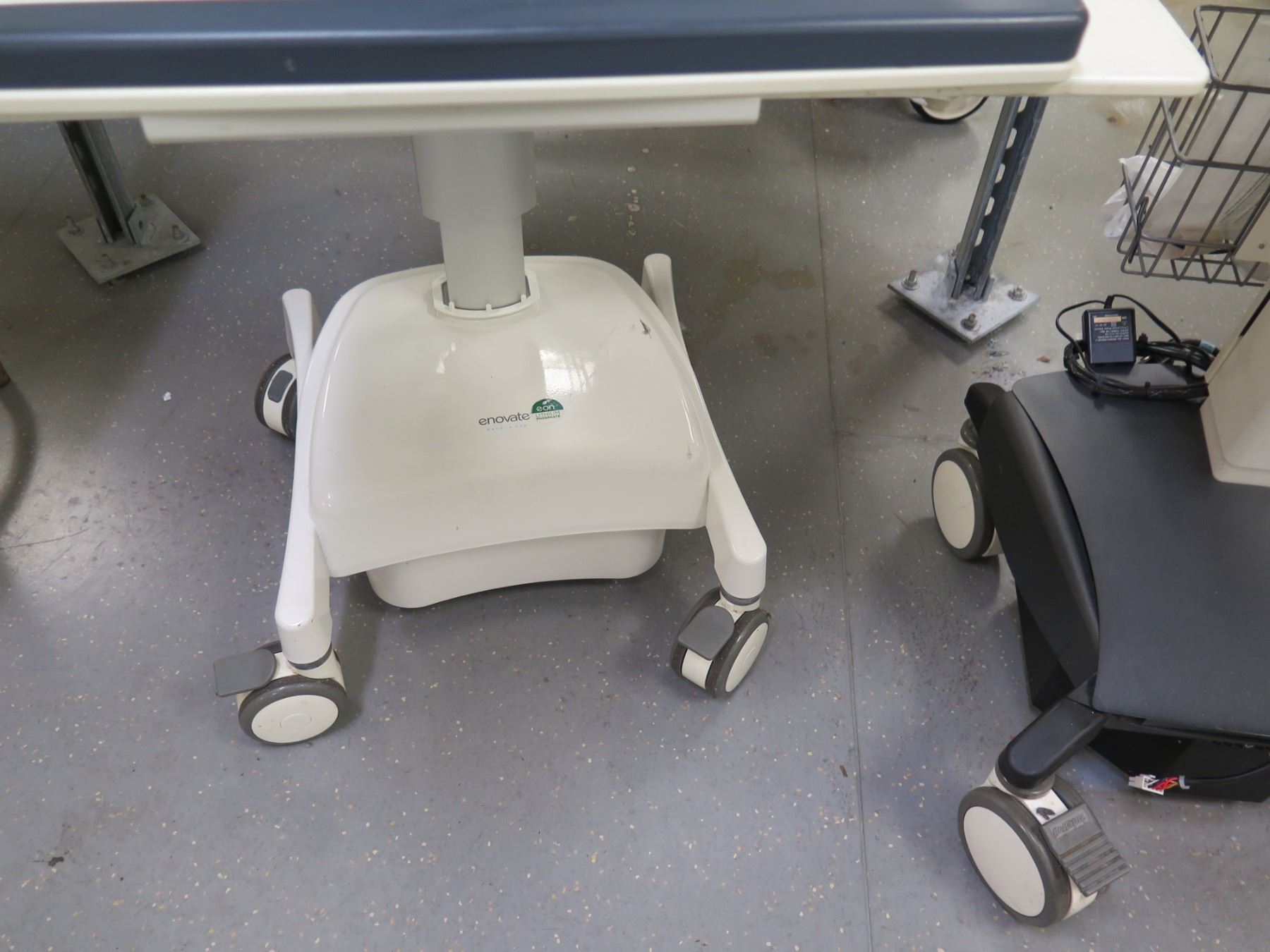 Qty 3 Enovate & Jaco Ultra Series Rolling Medical Carts Oahu Auctions