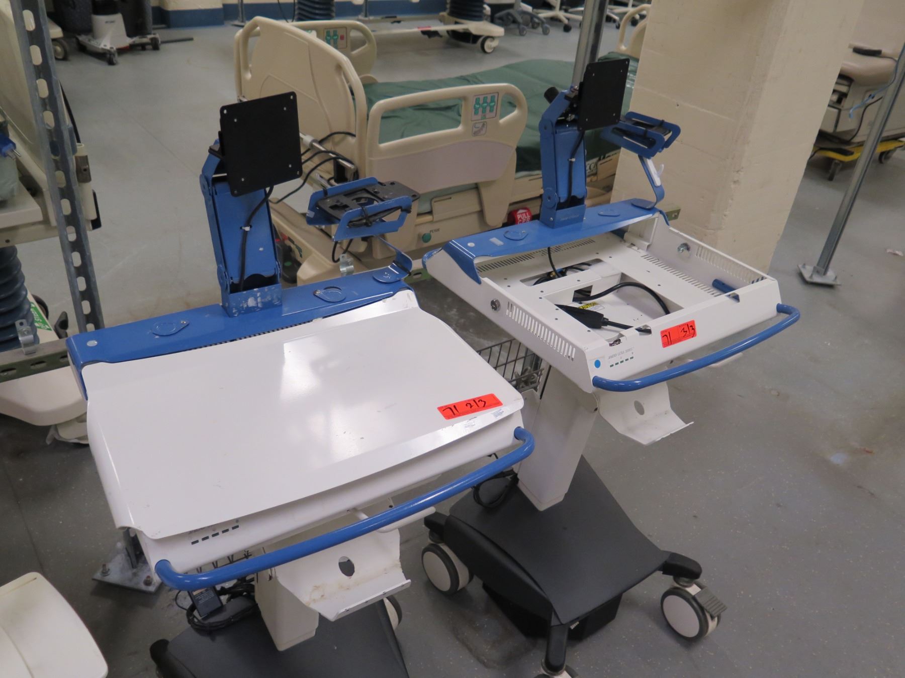 Qty 3 Enovate & Jaco Ultra Series Rolling Medical Carts Oahu Auctions