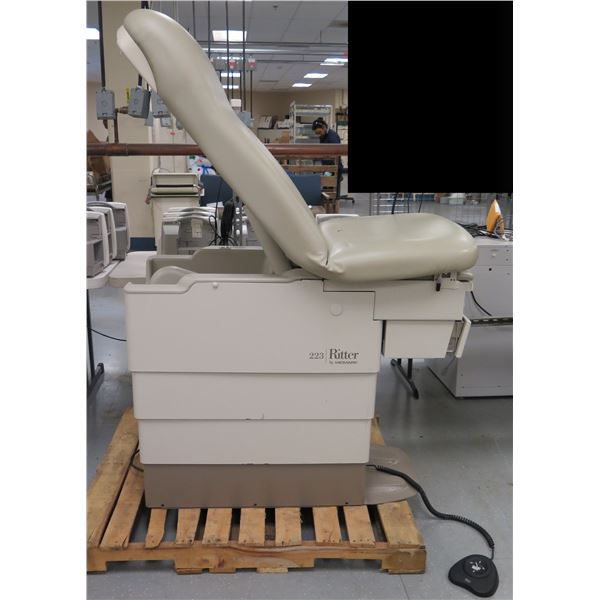 Midmark Ritter 223 Barrier-Free Examination Table