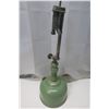 Image 4 : vintage Coleman oil lamp
