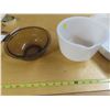 Image 3 : Vintage milk glass mixing bowl, threshold baking dish and pyrex bowl