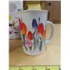 Image 3 : Valerie pfeiffer mug hummingbird canadian design and floral capilano mug