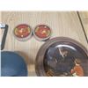 Image 5 : lot of collectibles - hats, plate, leather beeswax
