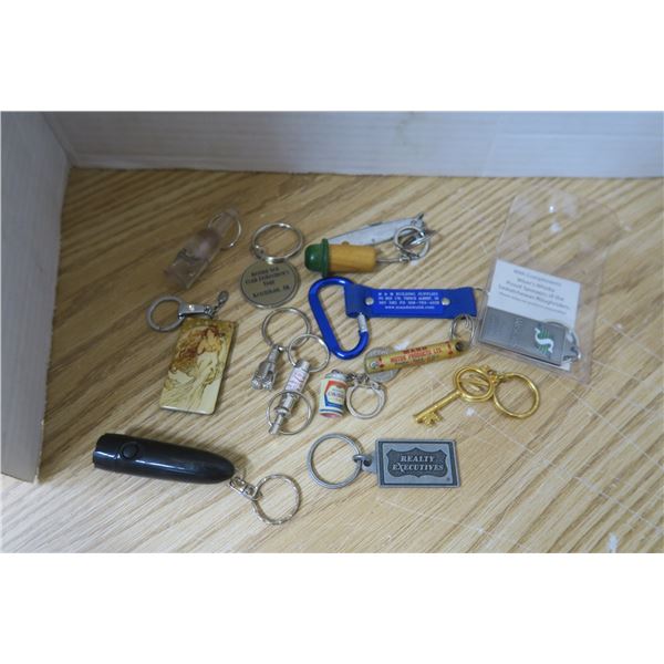 lot of collectible keychains - Schmalz Auctions