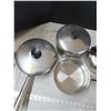 Image 2 : 5 stainless steel sacue pans (1 without lid)