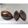Image 1 : 3 antique irons