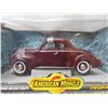 Image 3 : 1940 ford deluxe coupe ERTL 1:18 model scale