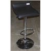 Image 1 : HEIGHT ADJUSTABLE STOOL