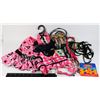 Image 1 : LOT OF SMALL PET ACCESSORIES INCLUDES HARNESSES
