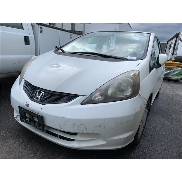 *R* 2009 HONDA FIT, 4DR HATCHBACK, WHITE, VIN JHMGE88509S804362,