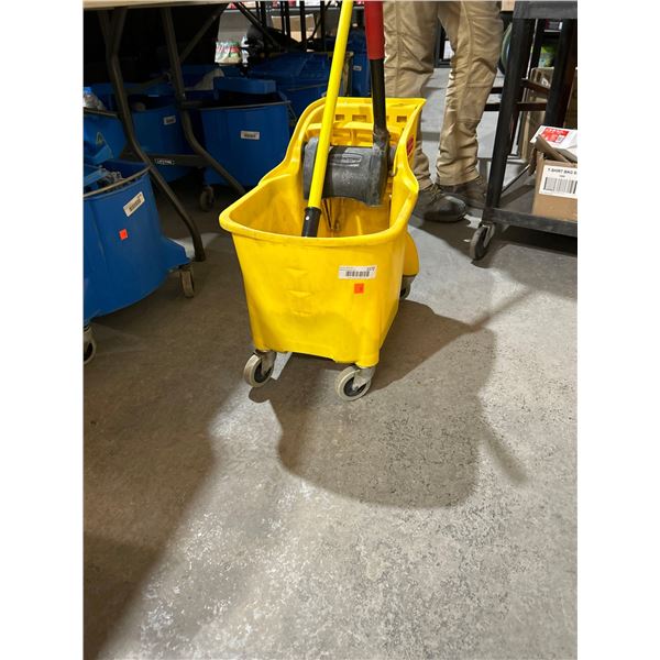 Rubbermaid commercial wet mop bucket with mop handle and head