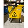 Image 1 : Rubbermaid commercial mop bucket with mop head