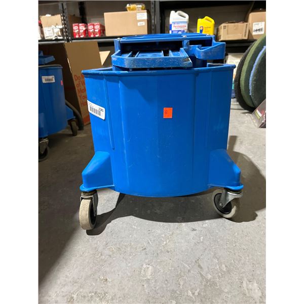 Marino commercial wet mop bucket with mop head