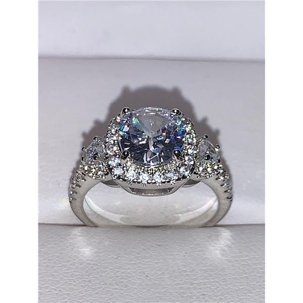 Ladies round cut Brilliant 1.0 Carat Soliatire Multi Stone Ring