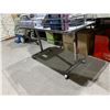 Image 1 : Rolling Display Table w/ Edge