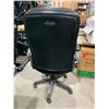 Image 3 : Leather Executive Office Chair on Casters